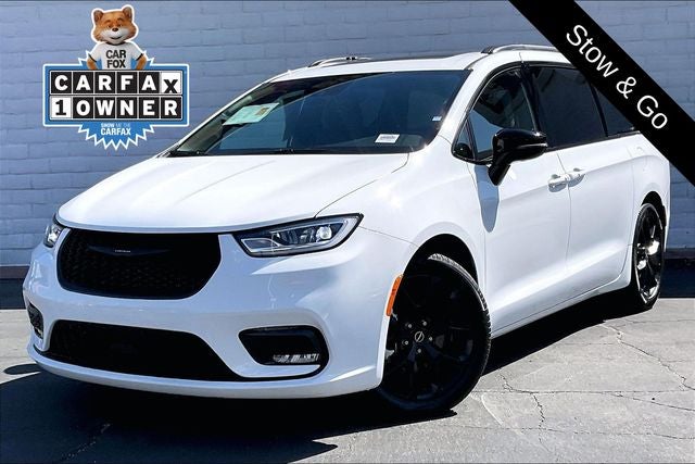2026 Chrysler Pacifica Limited in Bright White Clearcoat — front three-quarter view